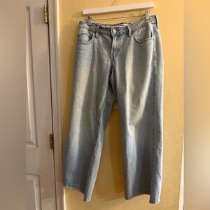 Hollister Light Wash Low-Rise Baggy Jeans, 6 short, 28 waist